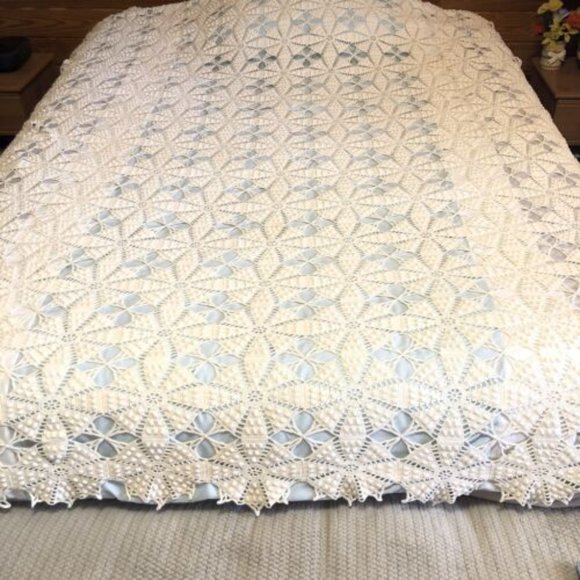 Antique Vintage Crochet Bed Spread Coverlet Tablecloth Ecru 92 x 80" - Picture 3 of 9